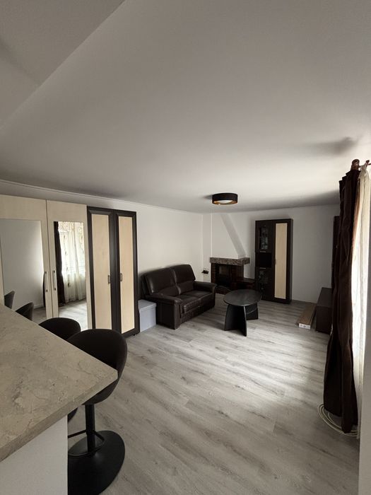 Apartament la casa cu curte