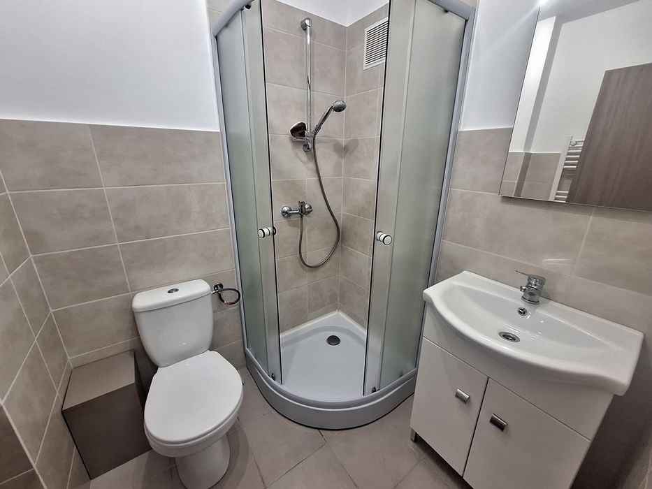 Închiriez garsoniera recent renovată, lângă școală nr 5