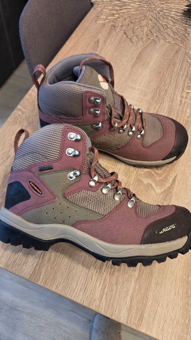 Дамски туристически обувки-нови!