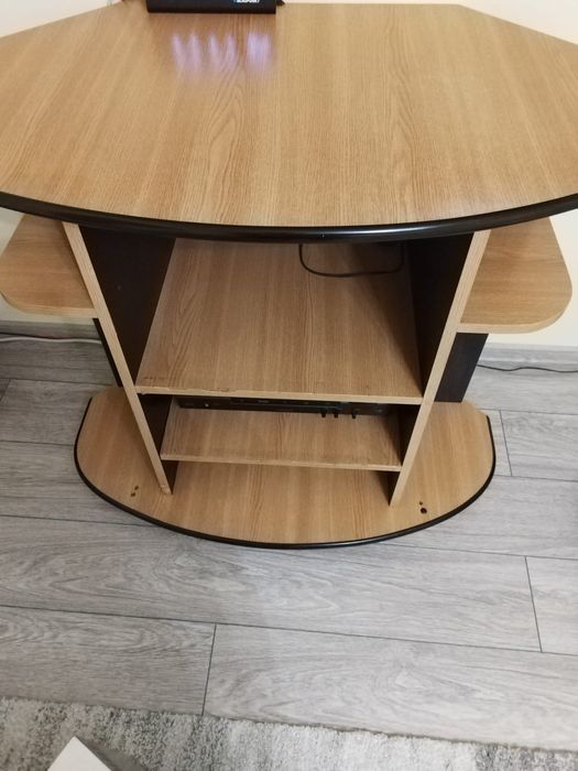 Masa pentru tv facuta la comanda