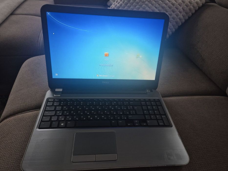 Лаптоп DELL в добро състояние.