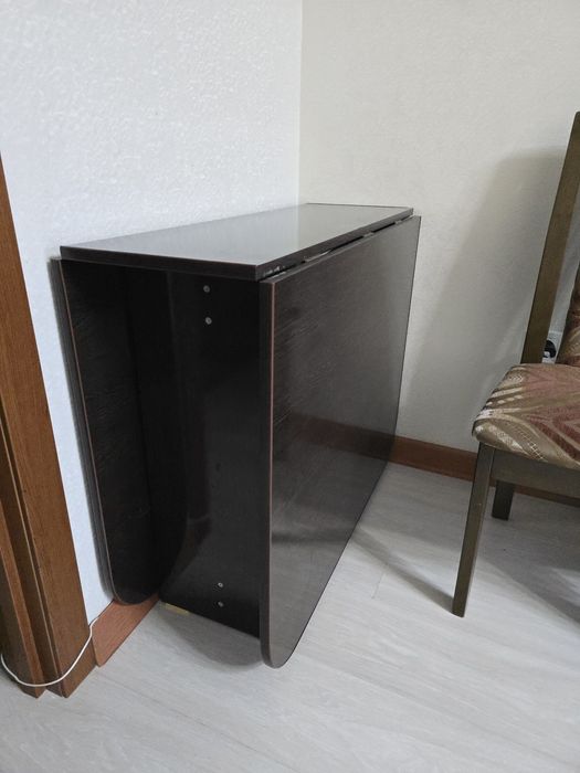 Стол раскладной коричневый