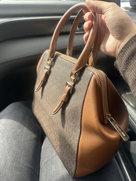 Продам женскую сумку Michael Kors