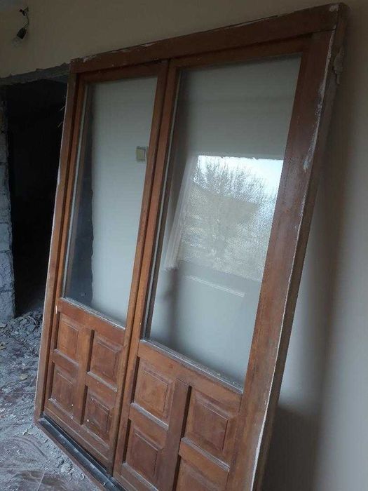 Vand tamplarie din lemn stratificat,geamuri si usi din lemn