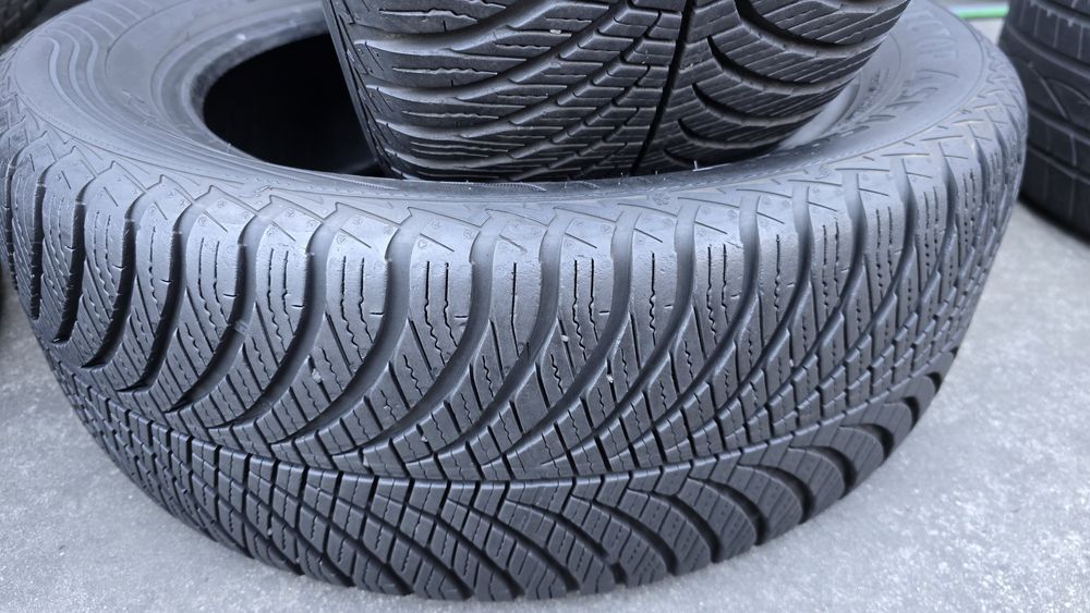 2 anvelope allseson Goodyear 225/55/17 - 6.5 mm