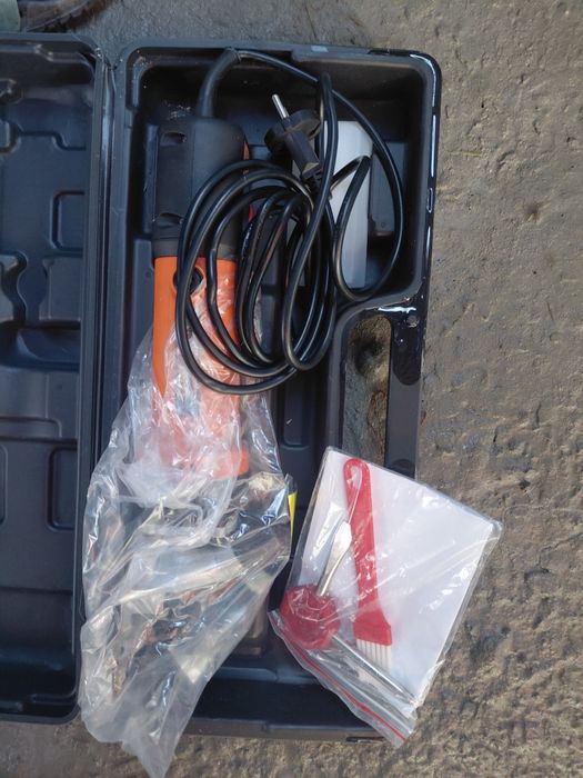 Foarfeca de tuns oii pe curent