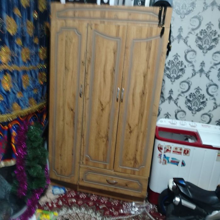 Shfaner va kravat sotiladi