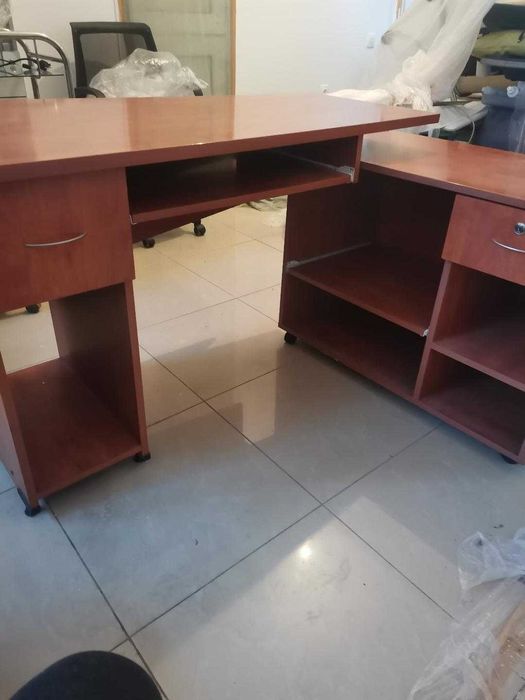 Продавам спешно Нови бюра