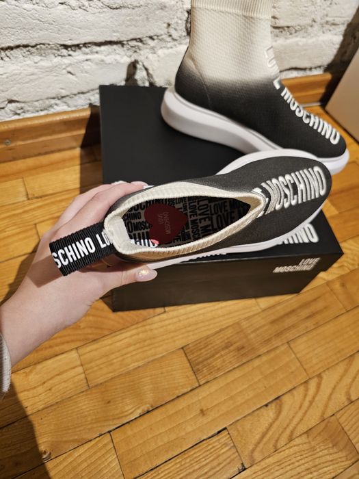 Сникърси Love Moschino