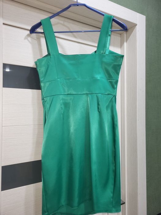 Продам платье атласное