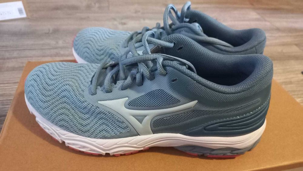 Нови маратонки Mizuno