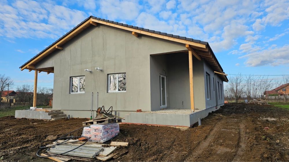 Vand 1/2 duplex, 3 dormitoare, 2 bai, mosnita noua, 110000 euro