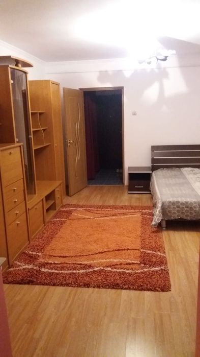 Închiriez Garsoniera