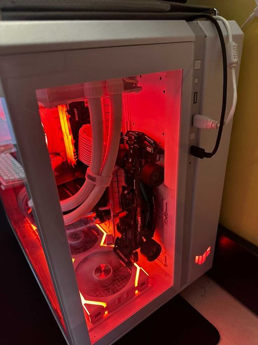 Геймърски сетъп в отлино състояние