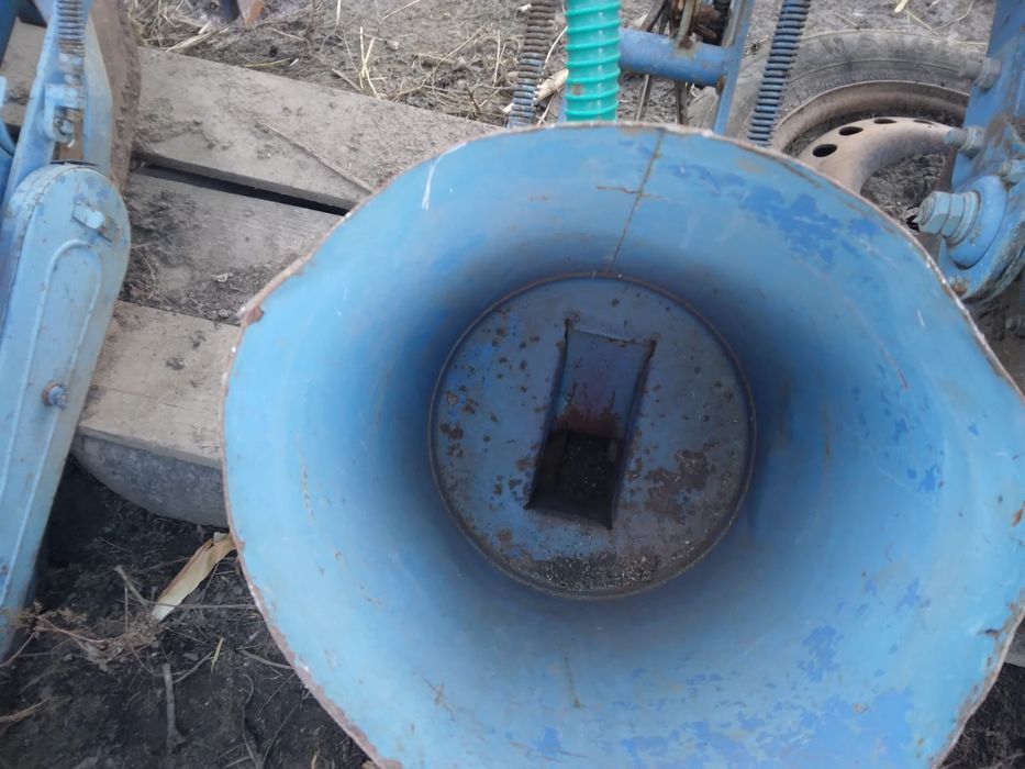 Vând semanatoare spc 6 cu fertilizare