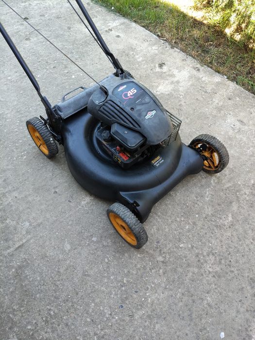 Mașina tuns iarba , gazonul