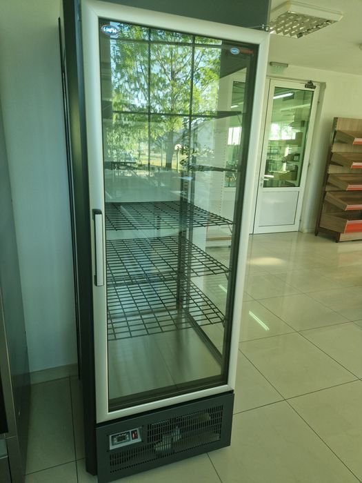 Сладкарска хладилна витрина