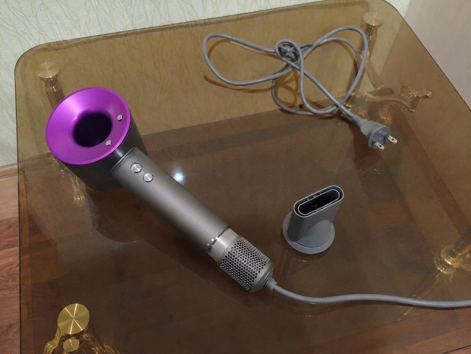 Фен Dyson Supersonic HD08 с насадками - отличное состояние.