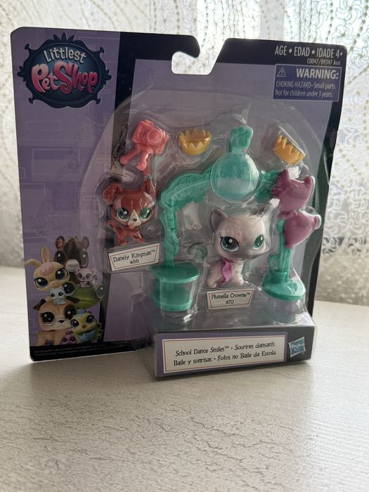 Littlest Pet Shop: School Dance Smiles.
