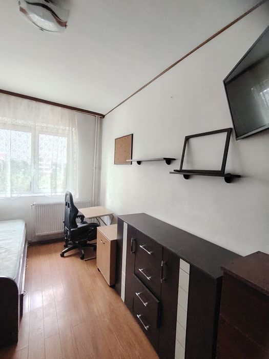 Camera de închiriat în apartament