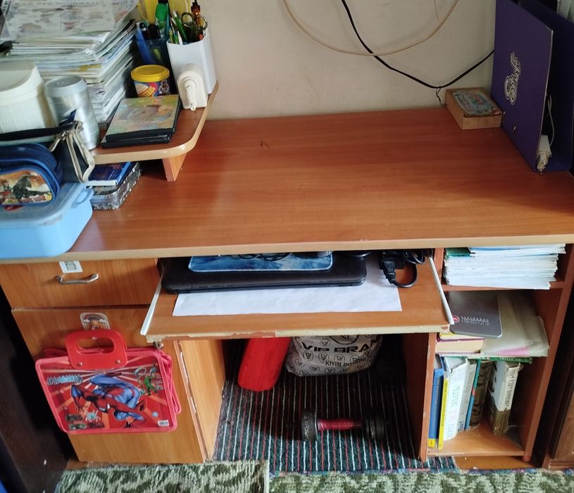 Компьютерный стол со стулом