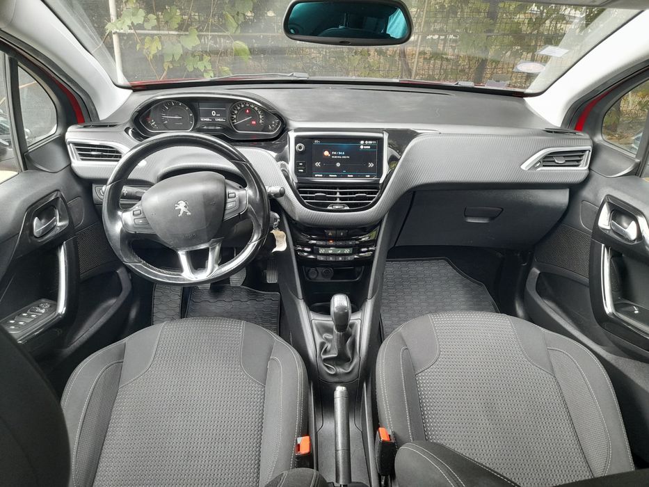 Peugeot 208 Allure 1.2 benzină Puretech 2018