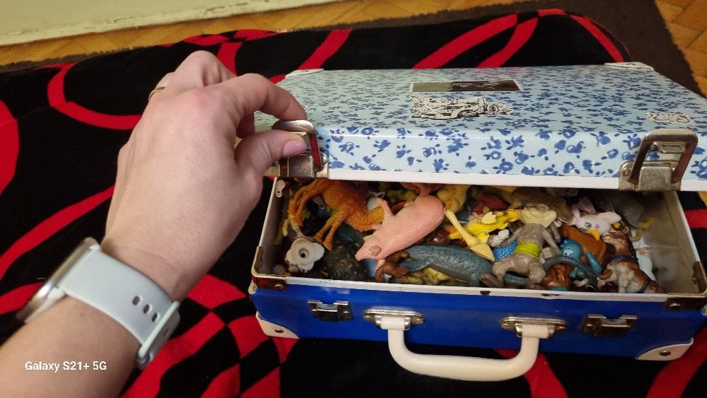 Vand figurine dinozauri si animale