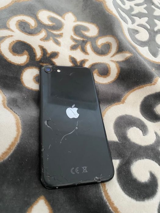 продается Iphone SE 2022