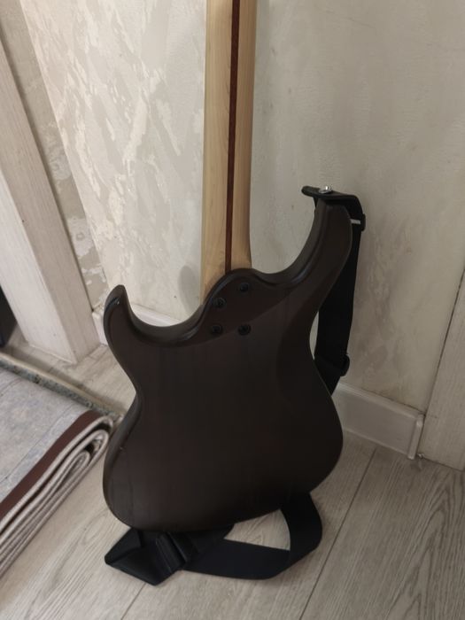 Продаю Cort g100 HH
