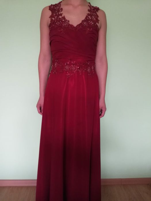 Бална рокля в цвят бордо