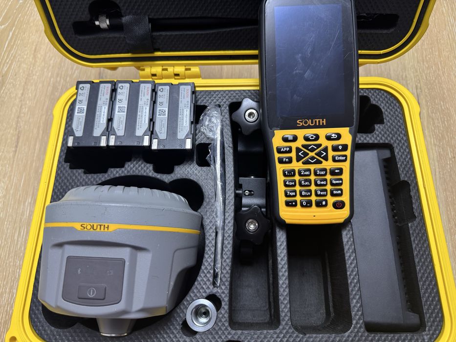 Rover GNSS RTK South Galaxy G1C (692 canale), carnet de teren South H5