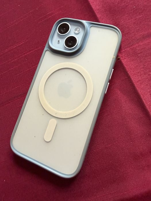 Продавам iPhone 15 128GB 84% батерия, много запазен!