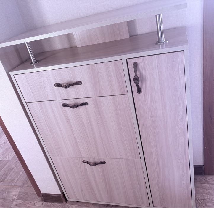 Срочно продам шкаф- обувницу