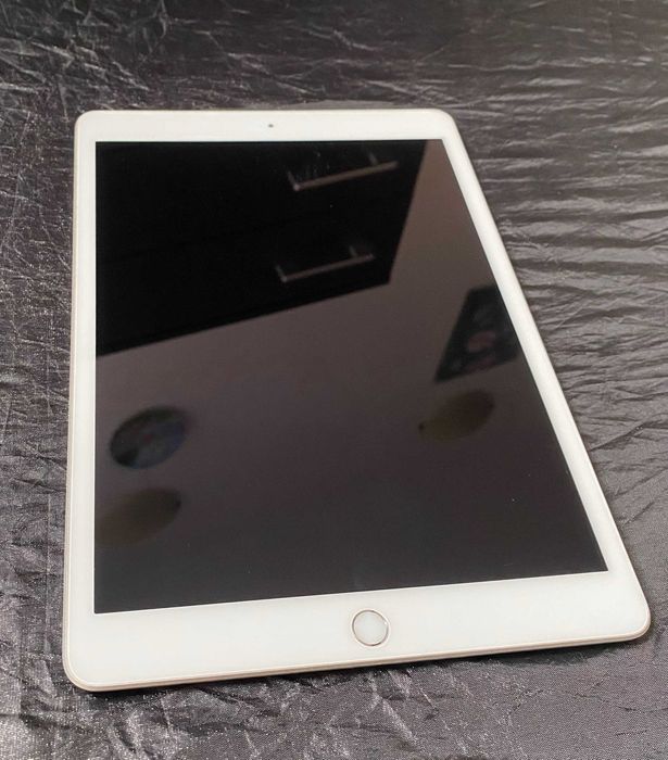 Apple iPad 7th gen (128GB, Silver) + Apple Pencil 1 + Подарък калъф