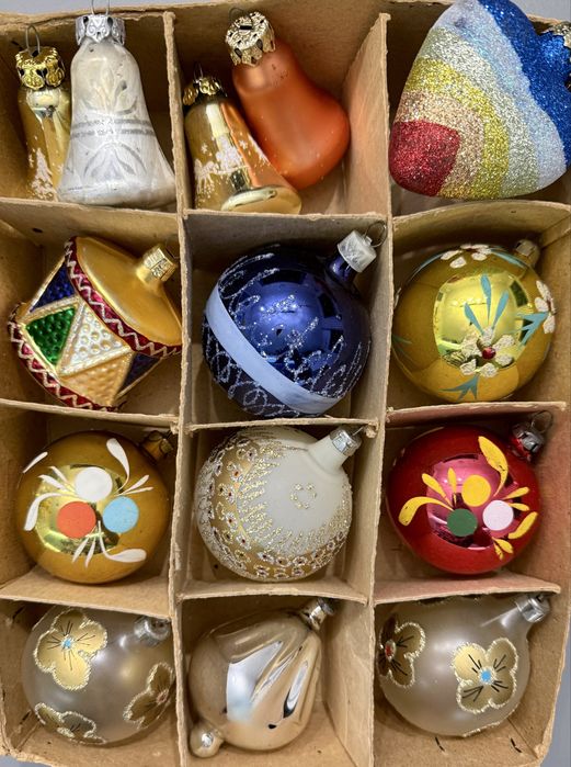 Globuri vechi pentru bradul de Craciun