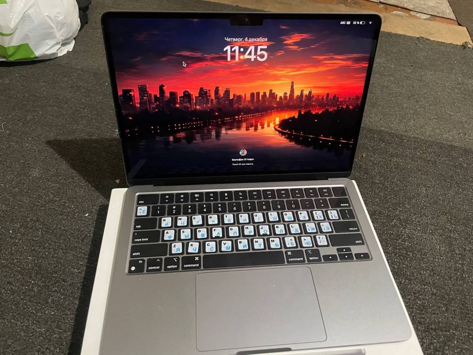 MacBook air M2 sotiladi