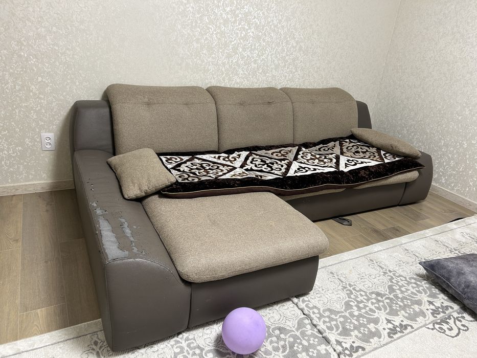 Корейский угловой диван