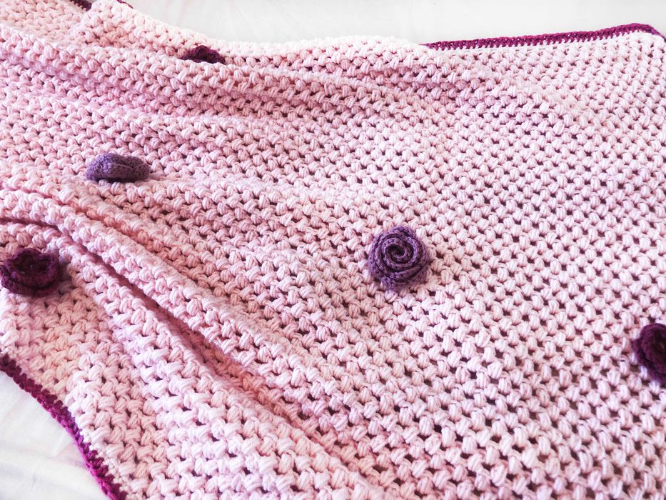 Patura crosetata . Cadou Baby Shower fetite