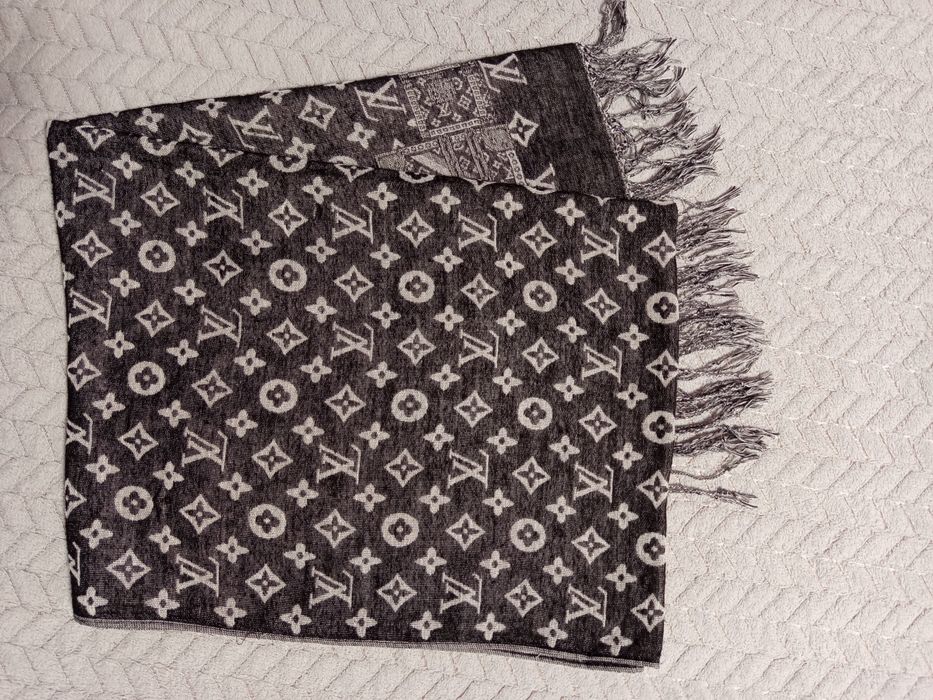 Дамски шал Louis Vuitton ново