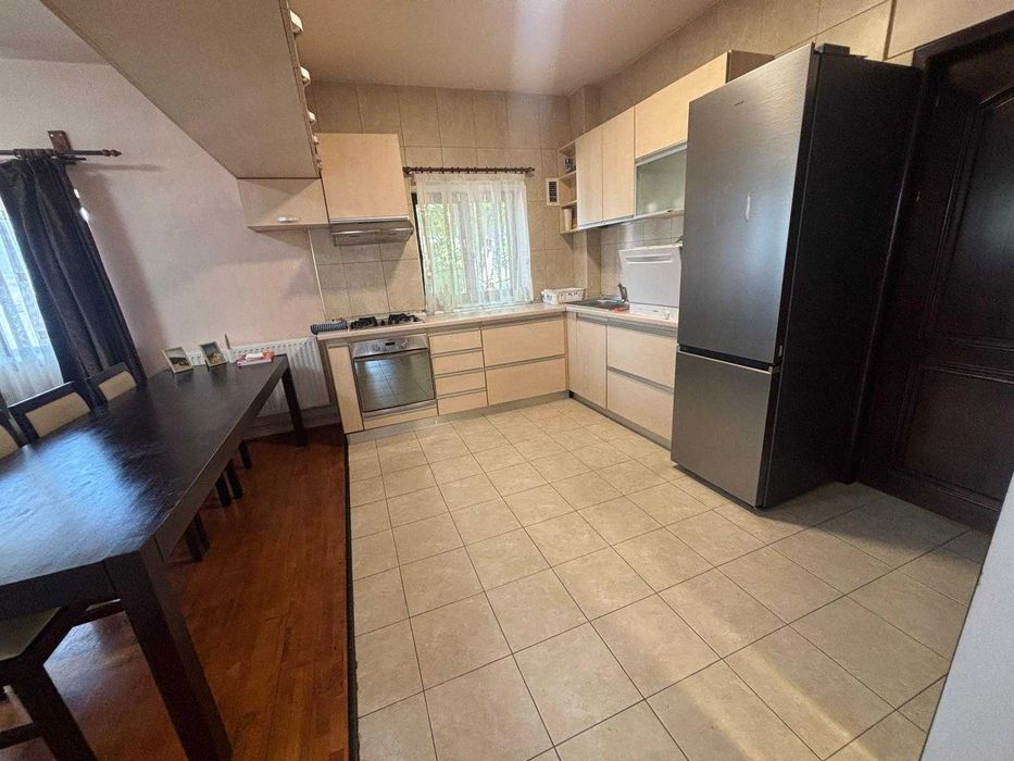 Ofer spre inchiriere apartament 3 camere la casa