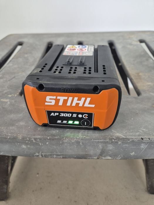 Acumulator ,baterie Stihl AP 300 S , aproape nouă