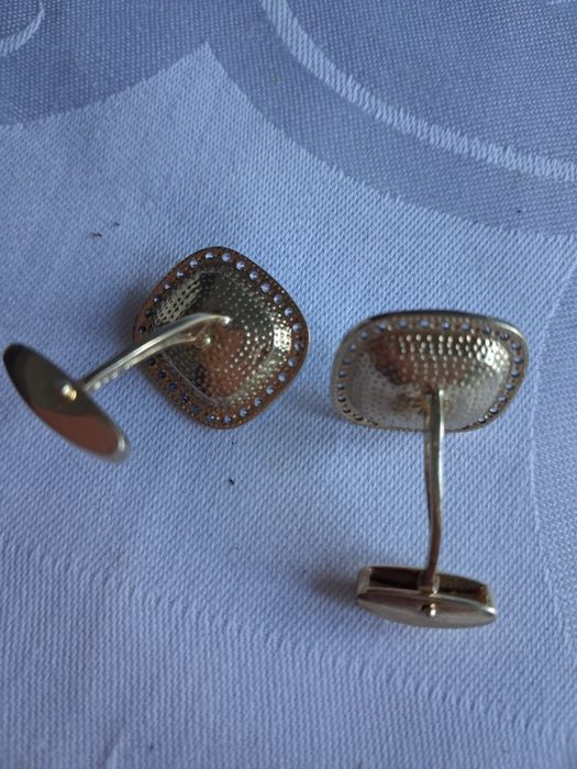 Butoni aur 14 k 11,5 qr.