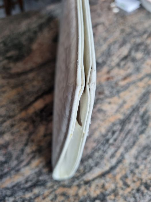 Бяла сватбена чанта