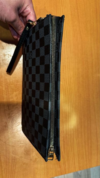 Оригинална мъжка чанта тип клъч. Louis Vuitton