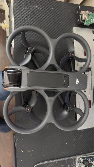 Drona DJI Avata 2 cu Care Refresh