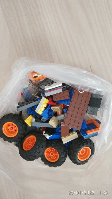 лего камион чудовище