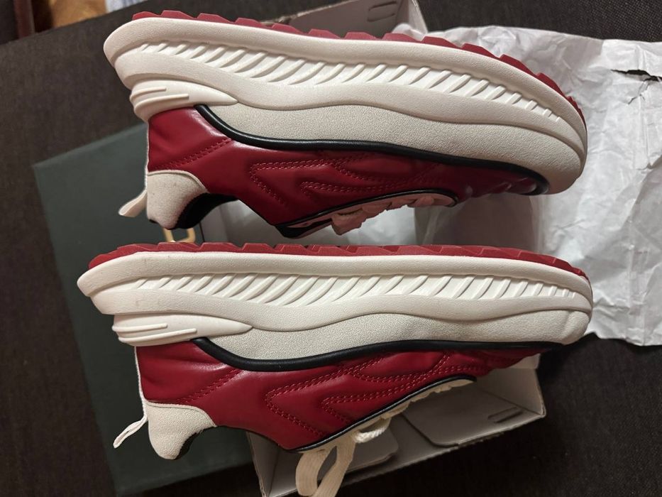 Кросы новые 42 размер срочно