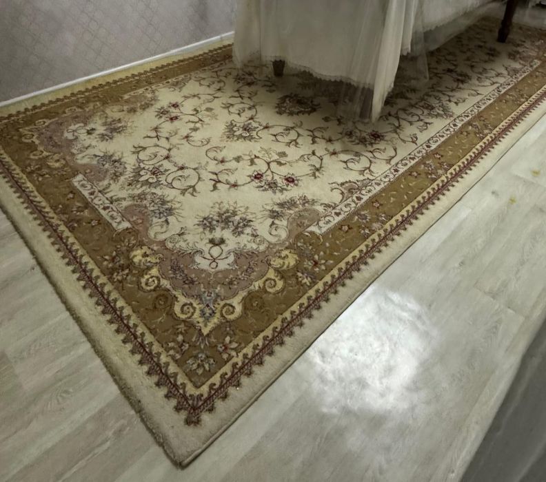 Продам ковёр 2×4