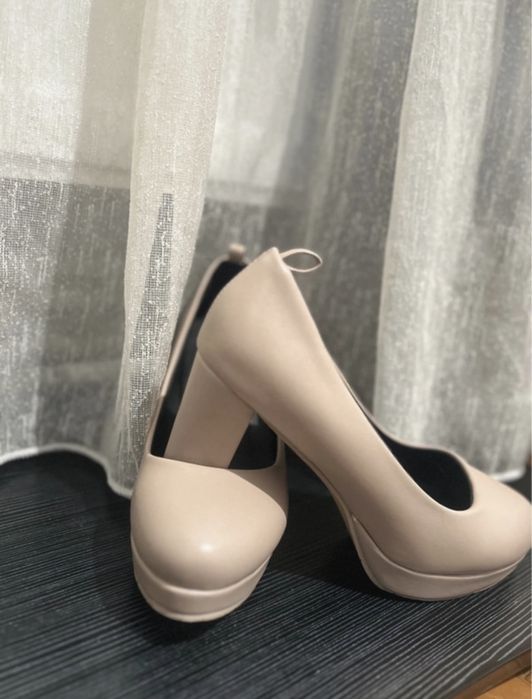 Pantofi eleganți