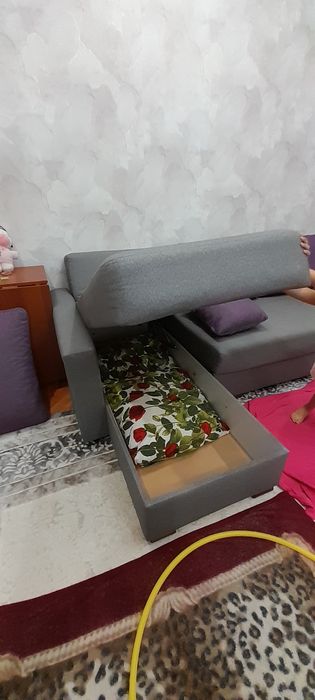 Диван параметры: две ниши, длина 2.40см.